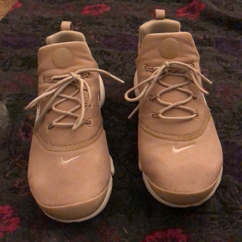 Woman’s Nike shoes